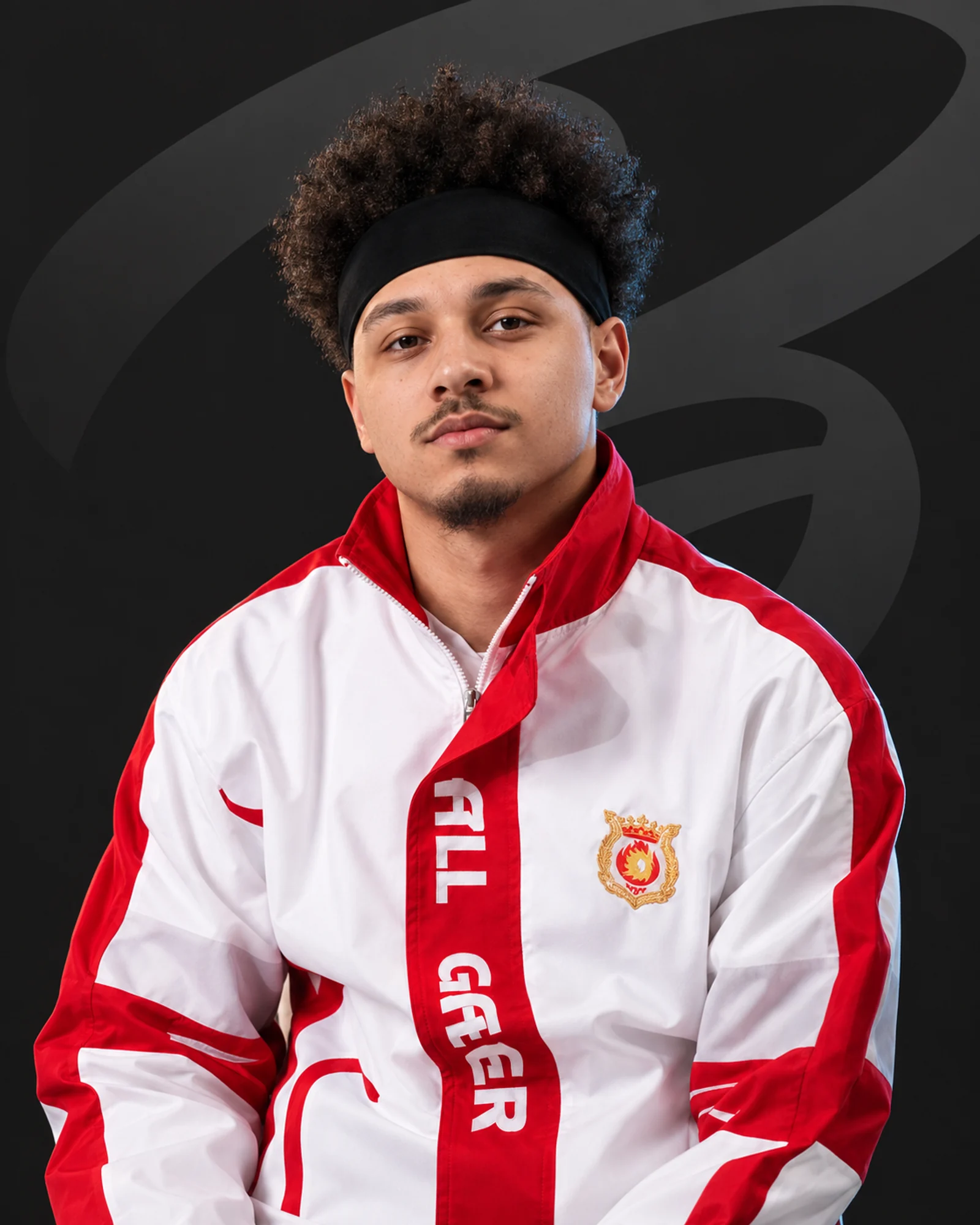 Kilzyou wearing his All Gamers uniform against the Bandits portrait background